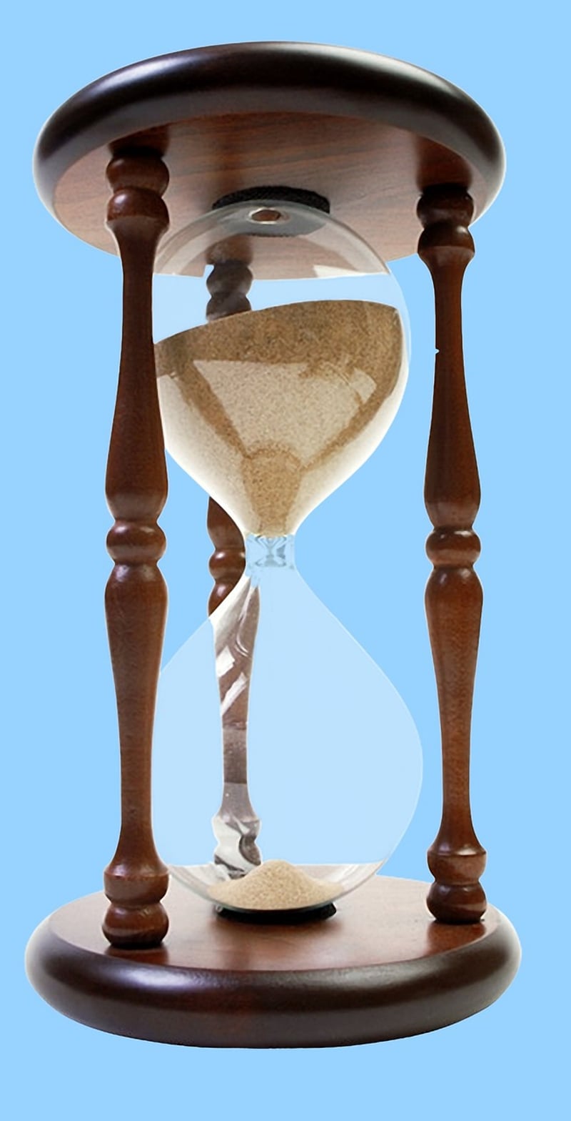 Hourglass symbolizing time agents